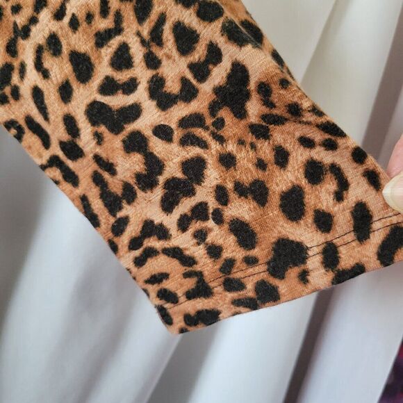Chico's Large Animal Print Pullover Top front pocket hi-low hem 3/4 sleeves EUC - Picture 5 of 10